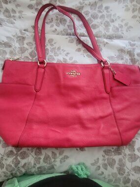 Coach purse beautiful color